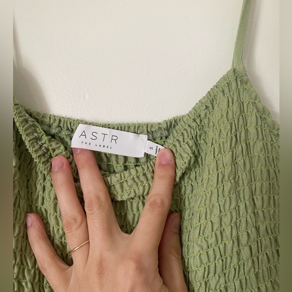 ASTR The Label Pale Green Smocked Tiered Midi Sundress Spaghetti Strap Small - Picture 4 of 6